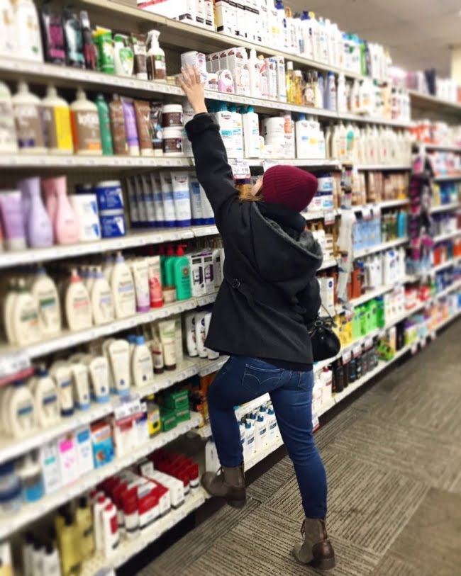 13-situacoes-que-as-garotas-de-baixa-estatura-vao-entender3