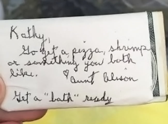 apos-no-anos-de-casados-casal-abre-presente-de-casamento4